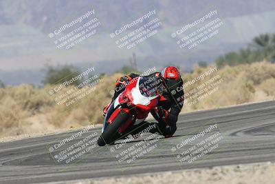 media/Oct-13-2025-Moto Forza (Mon) [[a66d839500]]/3-B Group/Session 3 (Turn 16)/